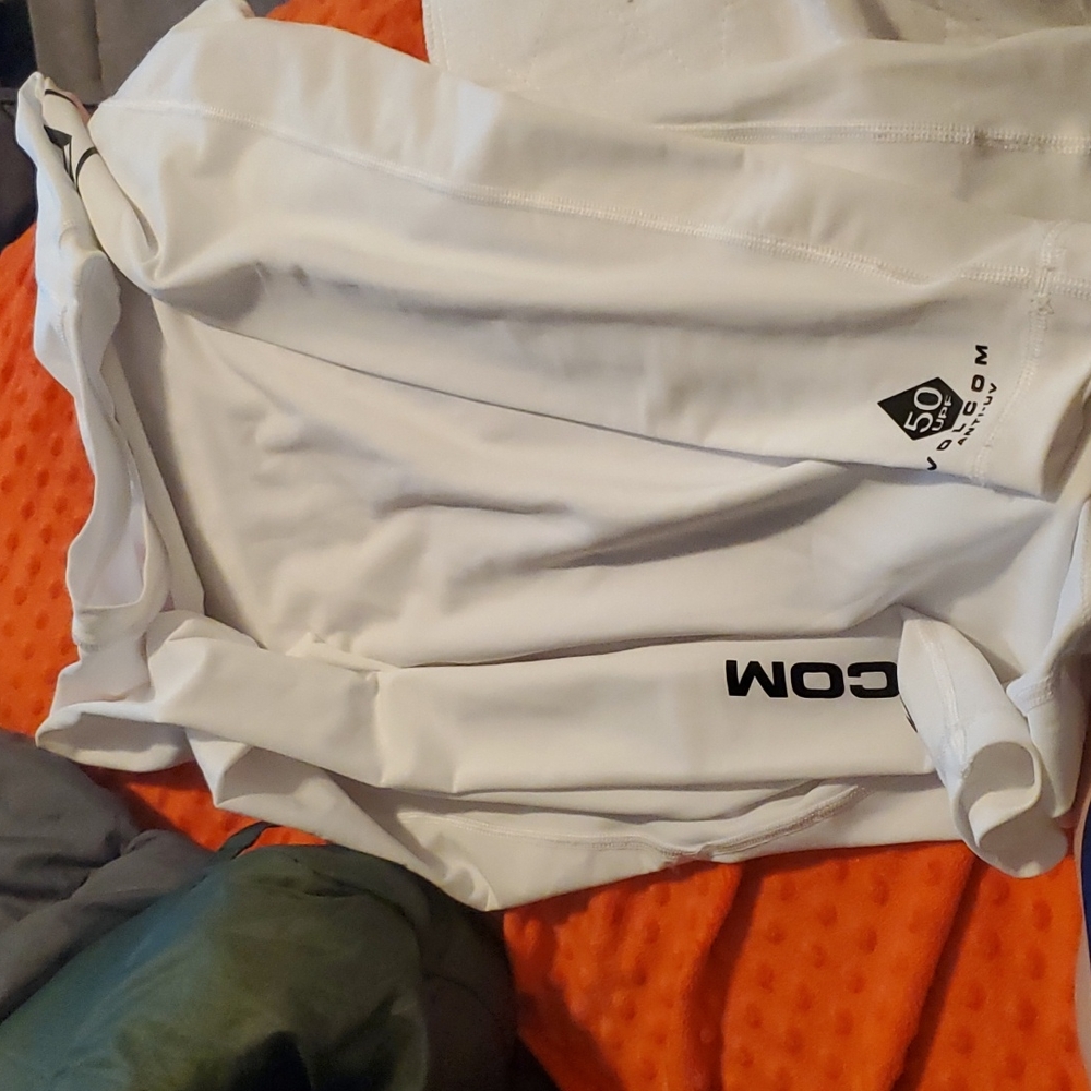 Volcom rash guard